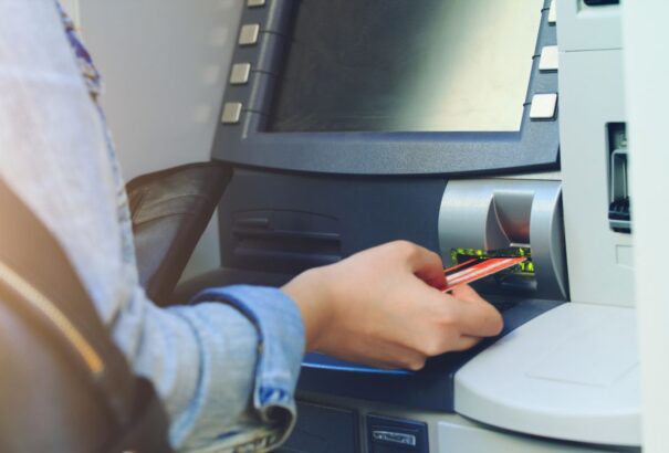 Megérkezett a tranzakciós adó, a vállalkozók plusz terhekre számíthatnak. Mutatjuk a részleteket