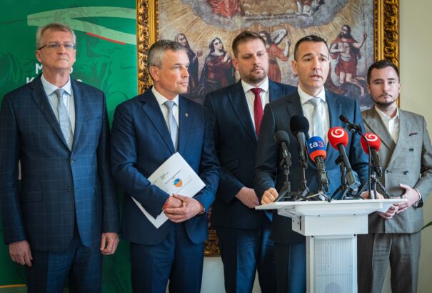 Az iskolaösszevonásokról is tárgyalt Komáromban Tomáš Drucker