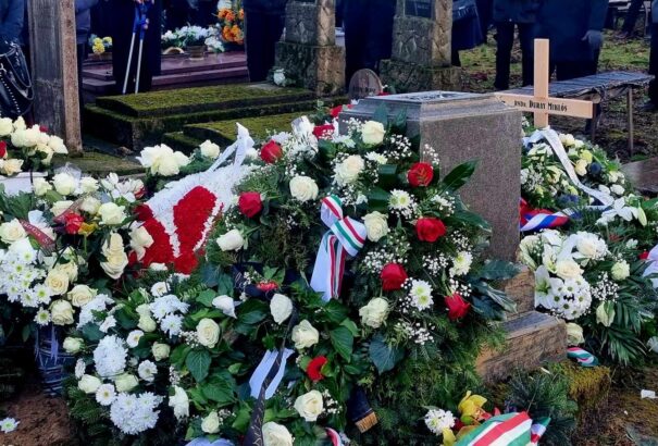 Gubíkék és a SZAKC eurómilliókat kapnak évente, Duray síremlékére mégsem maradt pénzük