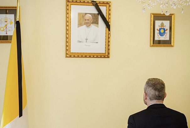 A szlovák államfő is ott lesz Ferenc pápa búcsúztatásán