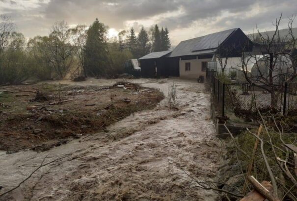 Heves viharok csaptak le Szlovákiára, Árván villámárvizeket okozott az ítéletidő