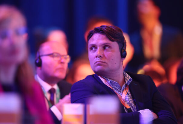 Golyózás, sunnyogás, szelfizés – Az EPP valenciai közgyűlése megmutatta, mit várjunk a Magyar Szövetségtől, ha bejutna a parlamentbe