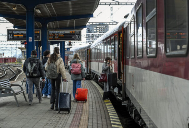 Az ingyenes vonatozás valószínűleg megszűnik. A minimális viteldíj egy euró lesz, egy kivétellel