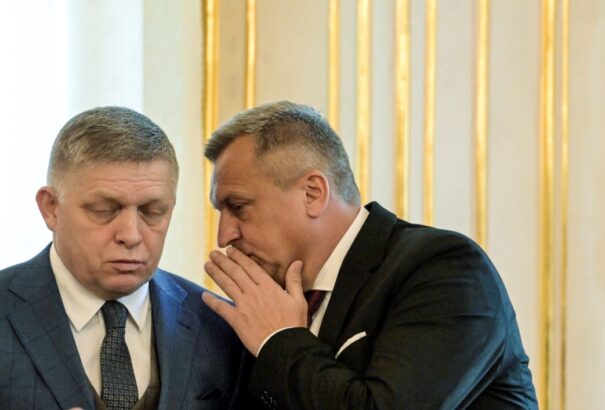 Itt a sokadik kormányválság? Az SNS májusban önállóan terjeszti be a tranzakciós adó eltörléséről szóló javaslatot