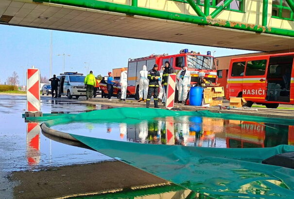 Szúrópróbaszerű ellenőrzések és a határátkelők lezárása is terítéken volt az Országos Válságstáb ülésésén