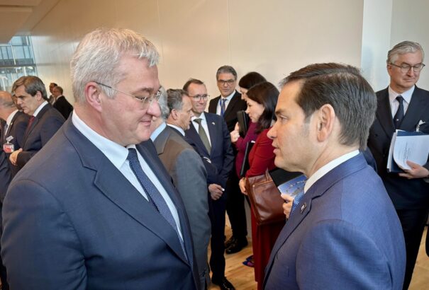 A brit kormány megerősítette az Ukrajnáról szóló miniszteri tárgyalások elhalasztását