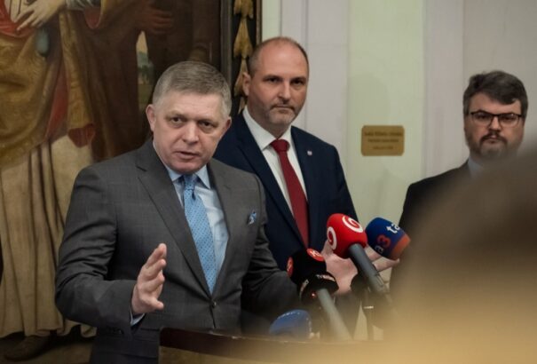 Fico beszólt a háborús héja Kallasnak: Nekem senki nem parancsol, május 9-én Moszkvába megyek