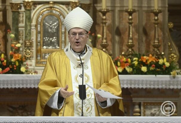 Erdő Péter: Jézus az utolsó vacsorán a végsőkig elmenő szeretet példáját hagyta ránk