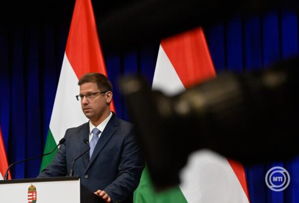 Gulyás Gergely a száj- és körömfájásról: Nem zárható ki, hogy egy mesterségesen előállított vírussal állunk szembe