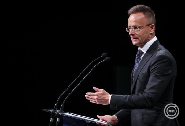 Szijjártó Péter: Egyedül a magyarok állíthatják meg Ukrajna erőltetett tempójú EU-csatlakozását