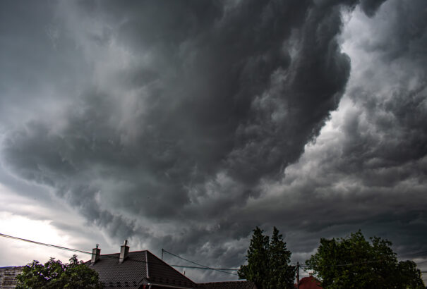 Újabb zivatarhullám jön, a Meteorológiai Szolgálat kiadta a figyelmeztetést