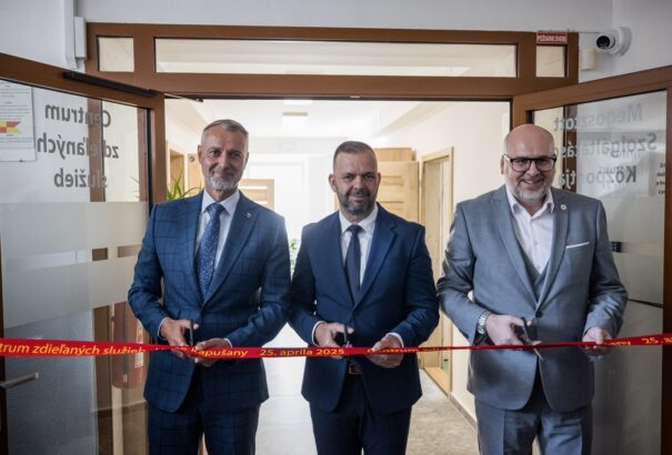 Richard Raši és Michal Kaliňák Nagykaposon – Új központok átadása