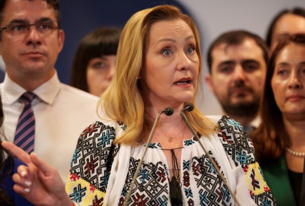 Román elnökválasztás – Az USR a független Nicusor Dant támogatja saját pártelnöke helyett