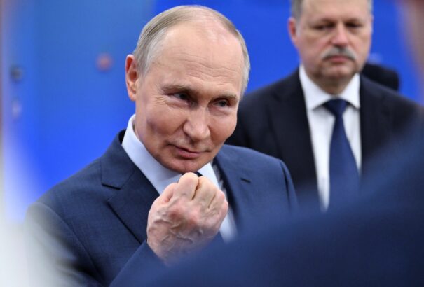 Vlagyimir Putyin: Kijevnek „megsúgták”, hogy ne utasítsa el a tűzszüneti kezdeményezést