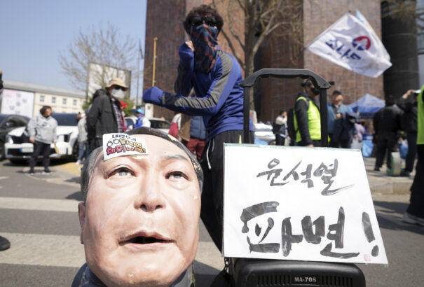 Leváltotta az alkotmánybíróság a dél-koreai elnököt