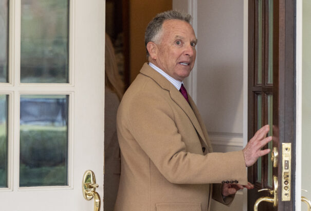 Trump küldötte Moszkvába utazott, ahol még ma találkozik Putyinnal