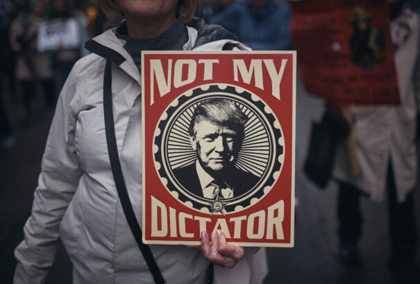 Amerika- és Európa-szerte is tüntettek Trump politikája ellen