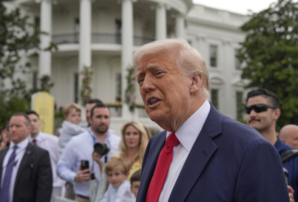 Csökkent Trump népszerűsége. Egy felmérés szerint növekszik az aggodalom hatalma bővülése miatt