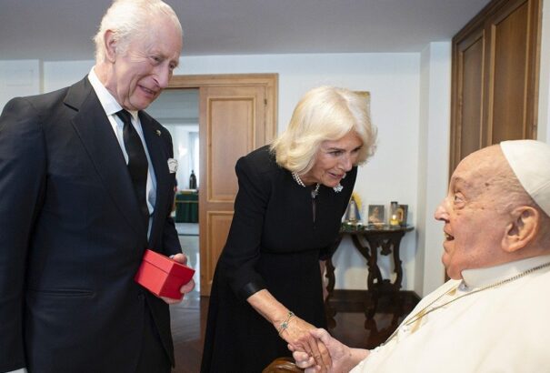 Ferenc pápa a brit királyi párt fogadta a Vatikánban