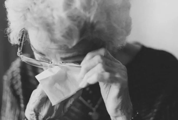 A rendőrség csalókra figyelmeztet: Pozsonyban több mint 30 ezer eurót csaltak ki az idősektől