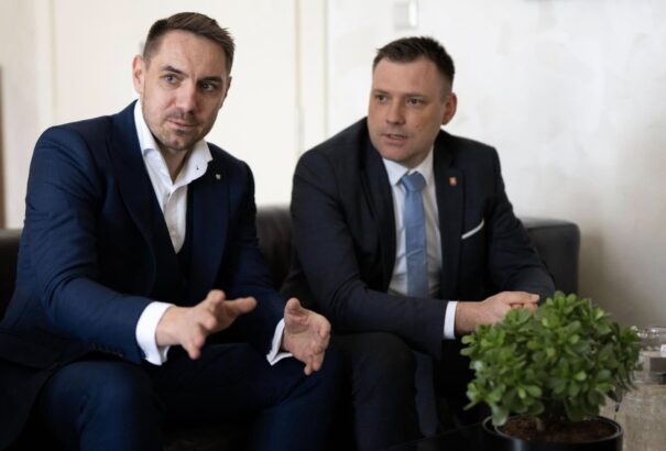 Taraba és Gyimesi előkészítette, a kormány jóváhagyta: Indulhat a Lévai és Nagykürtösi járás szennyvízhálózatának építése