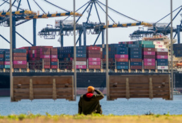 Kína 84%-os vámokat vezet be az Egyesült Államokból érkező importtermékekre