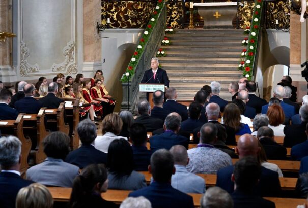 Orbán Viktor: Jó volna, ha Európa háborút szító, szankciókkal dobálózó urai vigyázó szemeiket Tihanyra vetnék