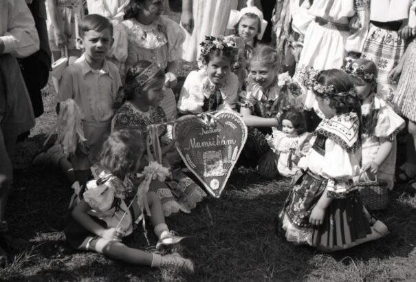 Etnológus: Az anyák napját csak 1989 után ünnepelhettük újra szabadon