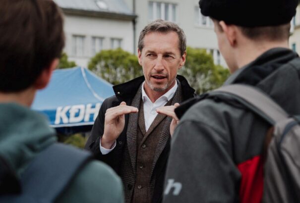 Mi lesz veled KDH? A PS és a Smer között őrlődnek a kereszténydemokraták. Jön a mindent eldöntő szavazás