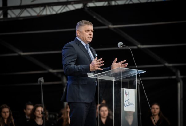 Robert Fico: Nem maradhatunk semlegesek a fasizmus felett aratott győzelem évfordulóján