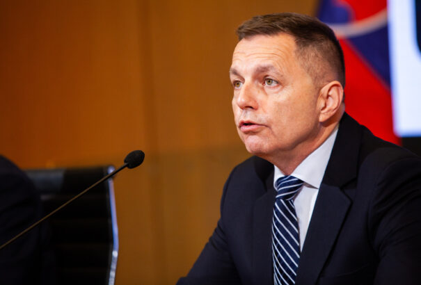 Kažimír sorsa kérdésessé vált: maradhat a szlovák jegybank élén a vesztegetésért elítélt vezető?