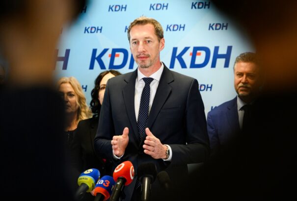 Nocsak! A KDH támogatja Fico ötletét a politikamentes vasárnapról