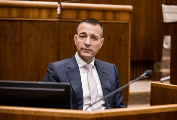 Tomáš Drucker: Csökkenteni kell a középiskolák számát, de nem „elefánt módjára”