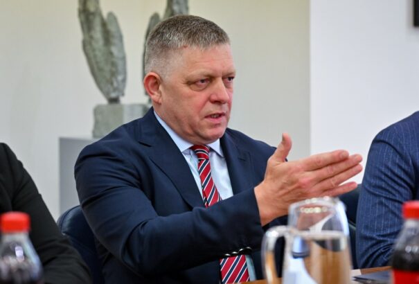 Fico politikai motivációt sejt Kažimír elítélése és a „baltás férfi” felmentése mögött