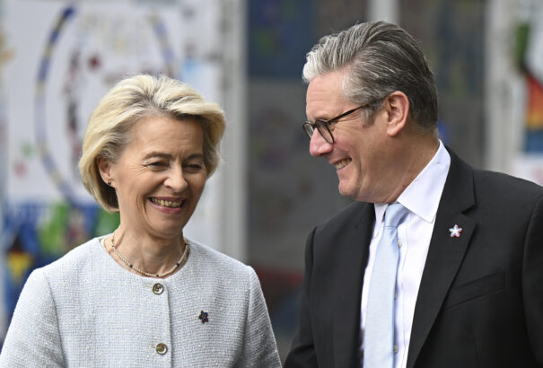 A brexit óta először hivatalos kétoldalú brit–EU csúcstalálkozót tartanak hétfőn Londonban