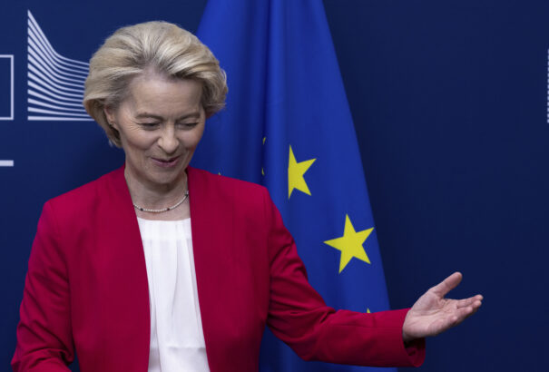 Az átláthatósági törvény javaslatának visszavonására kéri a magyar kormányt az Európai Bizottság