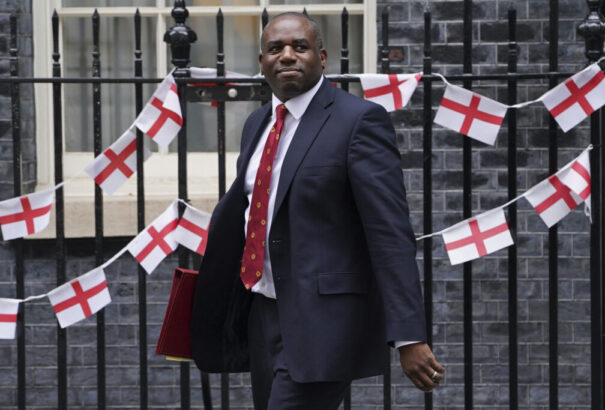 A brit külügyminiszter újabb szankciókat jelent be azokkal szemben, akik támogatják Oroszország ukrajnai invázióját