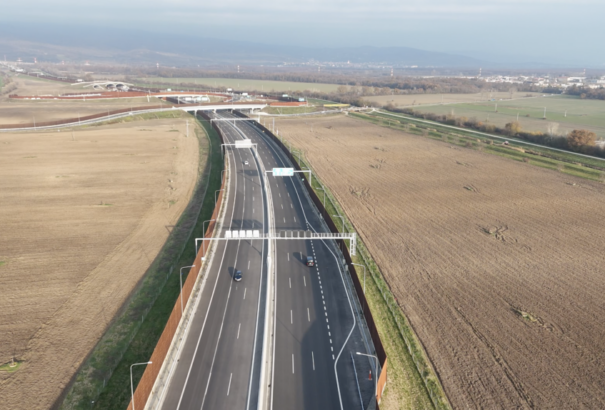 Péntek estétől vasárnapig lezárják Pozsonynál a D1-es autópályát