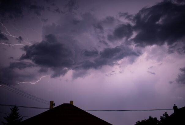 Fordulatosan indul a nyár: trópusi hőség és heves zivatarok várhatók a hétvégén