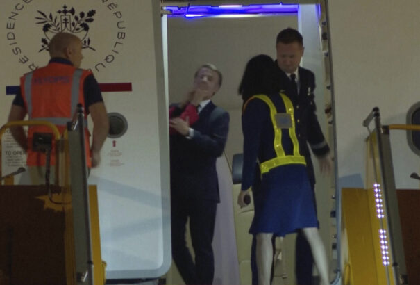 Megütötte Brigitte Macron az elnököt? A francia elnök tisztázta a „pofonos” videót