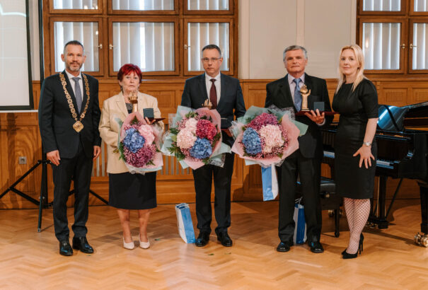 A komáromi kórház főorvosa rangos elismerést kapott Nyitra Megye Önkormányzatától