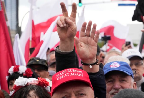 Több ezren tüntettek Varsóban Tusk kormánya és az illegális migráció ellen