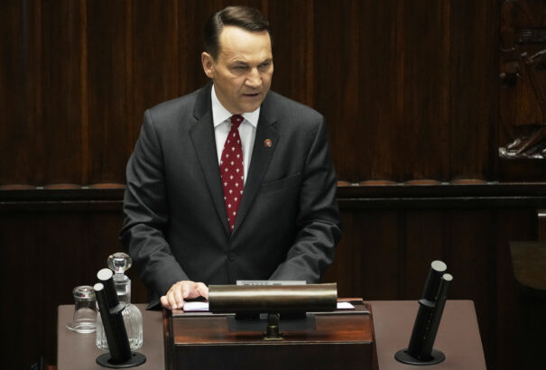 Lengyelország még nem foglalkozott azzal, hogy engedélyezi-e Fico átrepülését az országon