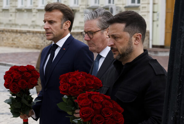 Macron: Putyin javaslata a Kijevvel folytatott tárgyalásokra első lépés, de nem elég