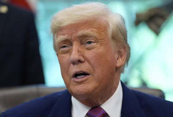 Trump magánbeszélgetésein arról beszél, mennyire frusztrált, hogy nem sikerült véget vetnie a háborúnak