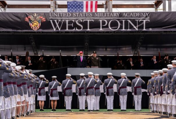 Trump kőkemény beszédet mondott – kritizálta Biden genderpolitikáját, és nekiment a NATO-nak is