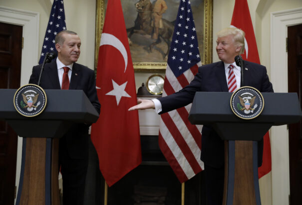 Erdoğan segítségét kérte Trump az ukrajnai béketárgyalásokhoz