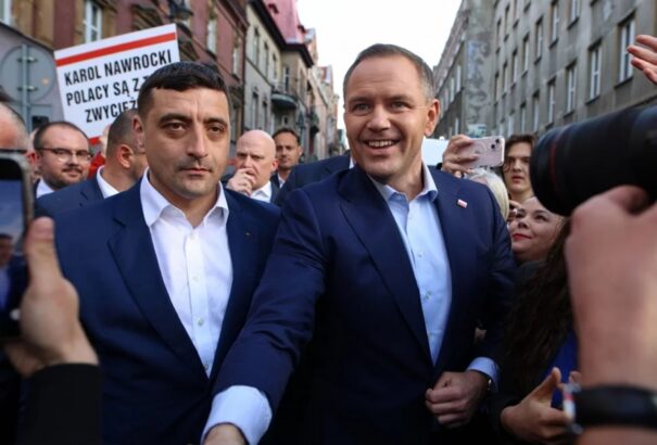 Egymást putyinozta Donald Tusk és George Simion