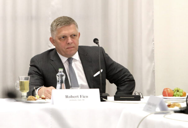 Egy évvel a merénylet után Fico visszatért a tetthelyre, ahol majdnem megölték