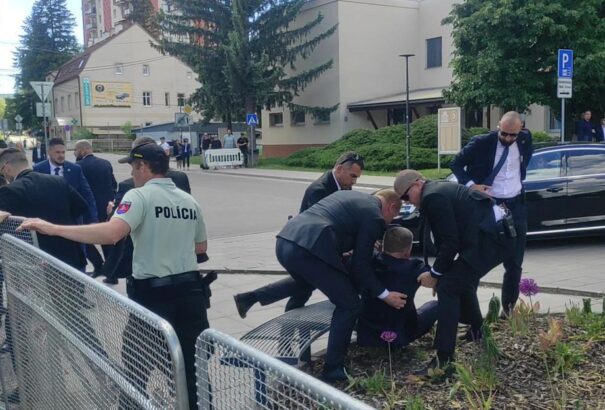 Egy évvel a merénylet után Fico és a kormány visszatér Nyitrabányára